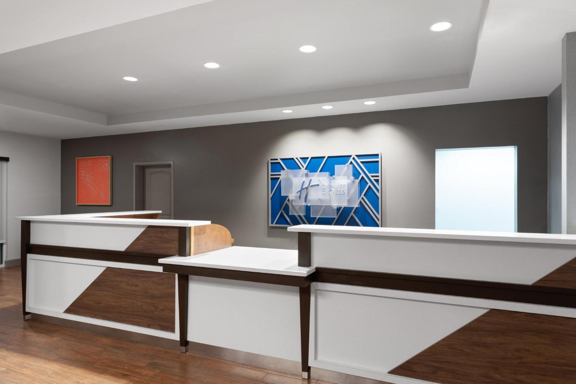 Express & West - Research Park By Ihg 3*